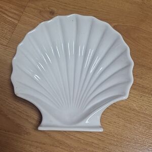White Shell-Shaped Dish
